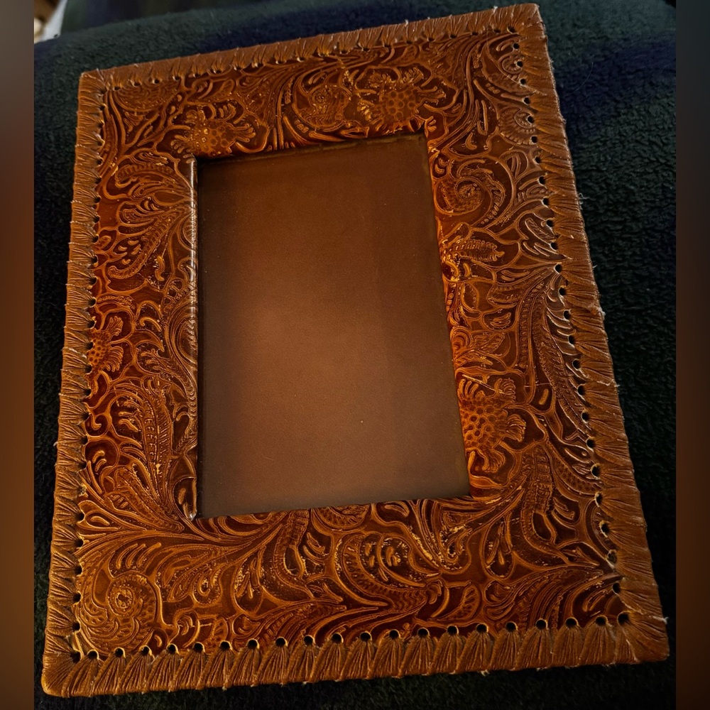 Gorgeous Western Leather Frame with Resin Candle Holder - Picture 5 of 10